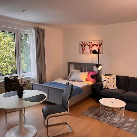Fc-Apartmenthaus Falkensee Mit Grossem Garten Und Pkw Stellflaechen Bagian luar foto