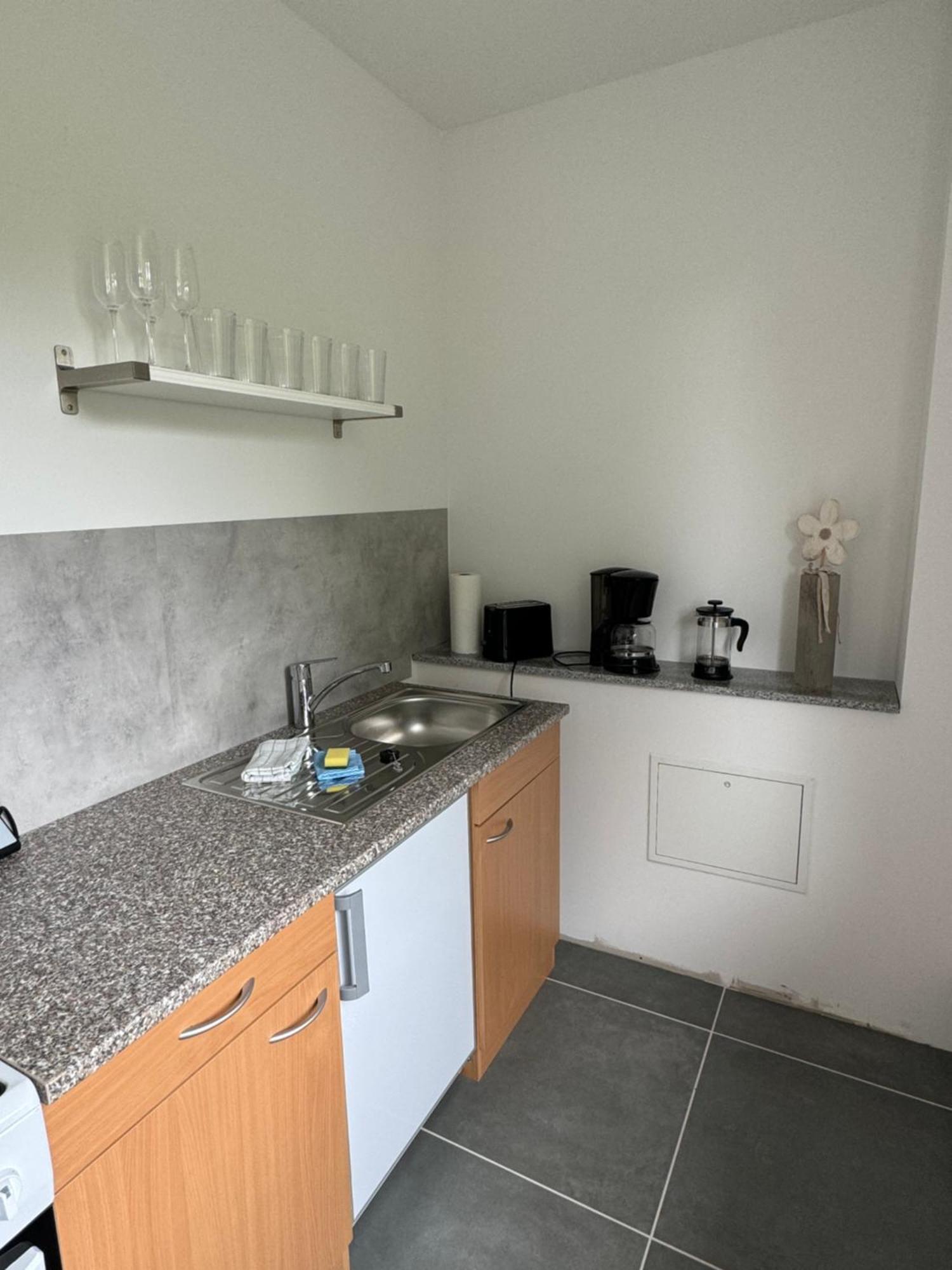 Fc-Apartmenthaus Falkensee Mit Grossem Garten Und Pkw Stellflaechen Bagian luar foto