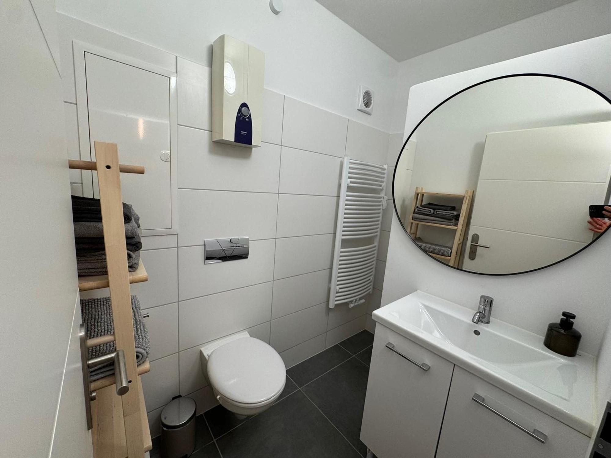 Fc-Apartmenthaus Falkensee Mit Grossem Garten Und Pkw Stellflaechen Bagian luar foto