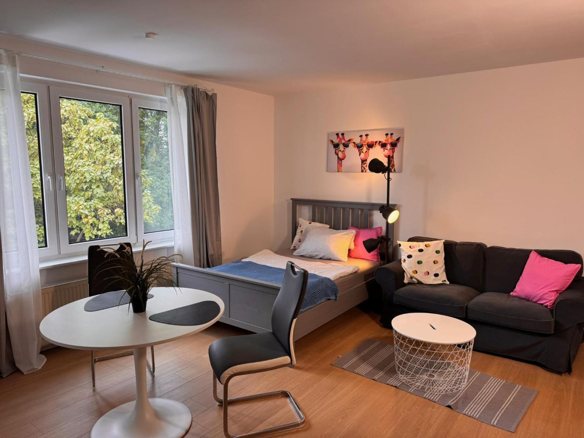 Fc-Apartmenthaus Falkensee Mit Grossem Garten Und Pkw Stellflaechen Bagian luar foto
