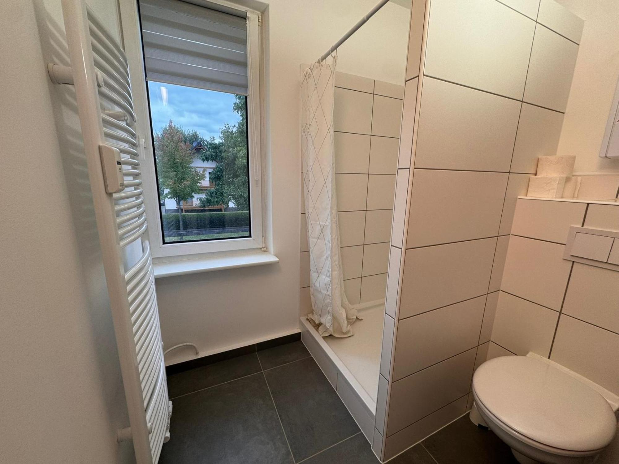 Fc-Apartmenthaus Falkensee Mit Grossem Garten Und Pkw Stellflaechen Bagian luar foto
