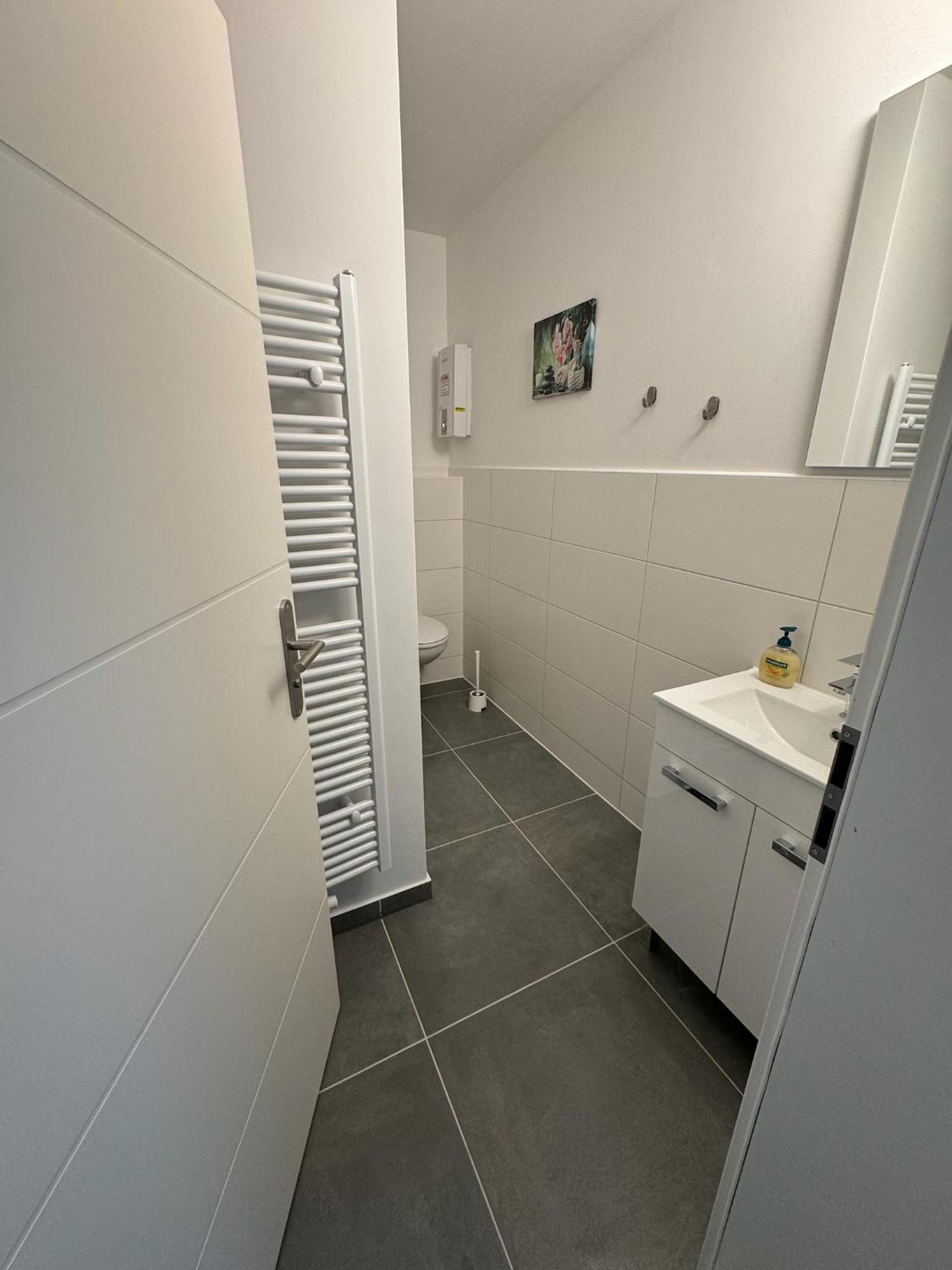 Fc-Apartmenthaus Falkensee Mit Grossem Garten Und Pkw Stellflaechen Bagian luar foto