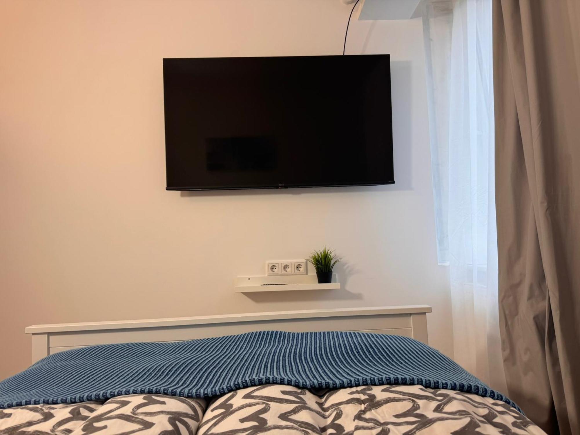 Fc-Apartmenthaus Falkensee Mit Grossem Garten Und Pkw Stellflaechen Bagian luar foto