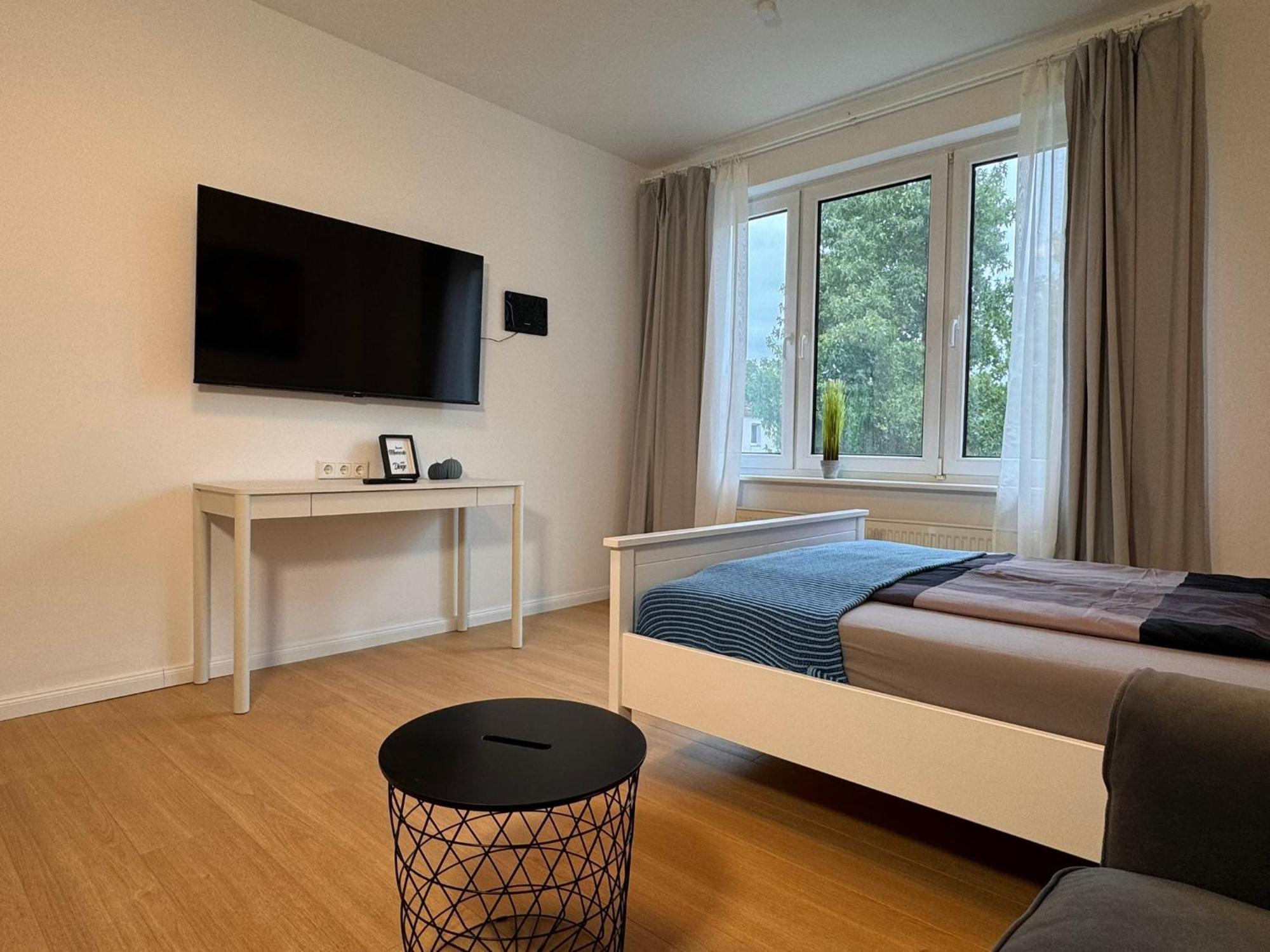 Fc-Apartmenthaus Falkensee Mit Grossem Garten Und Pkw Stellflaechen Bagian luar foto