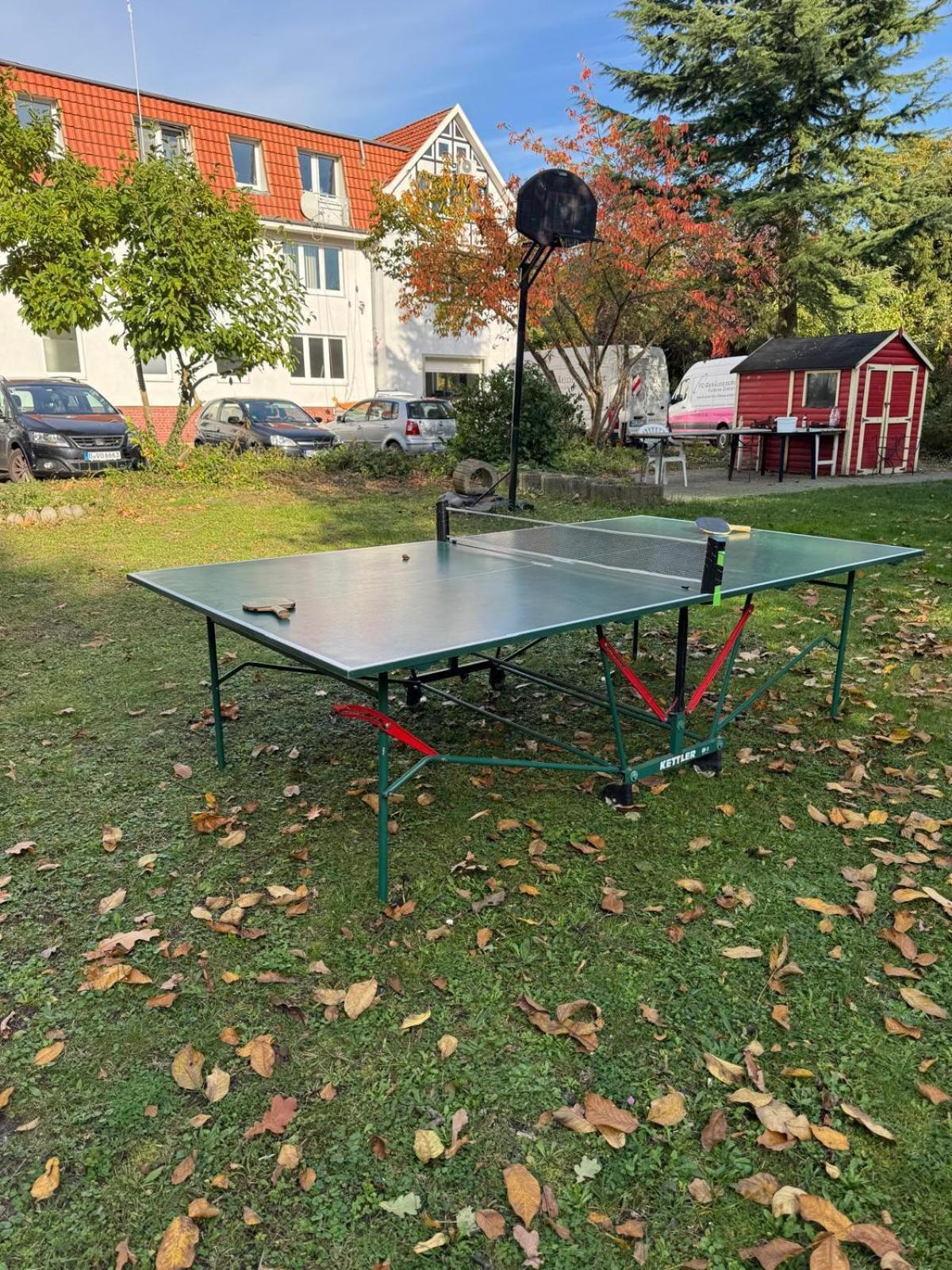 Fc-Apartmenthaus Falkensee Mit Grossem Garten Und Pkw Stellflaechen Bagian luar foto