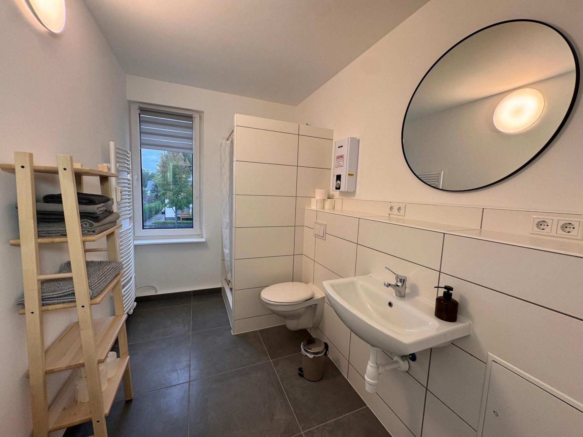 Fc-Apartmenthaus Falkensee Mit Grossem Garten Und Pkw Stellflaechen Bagian luar foto