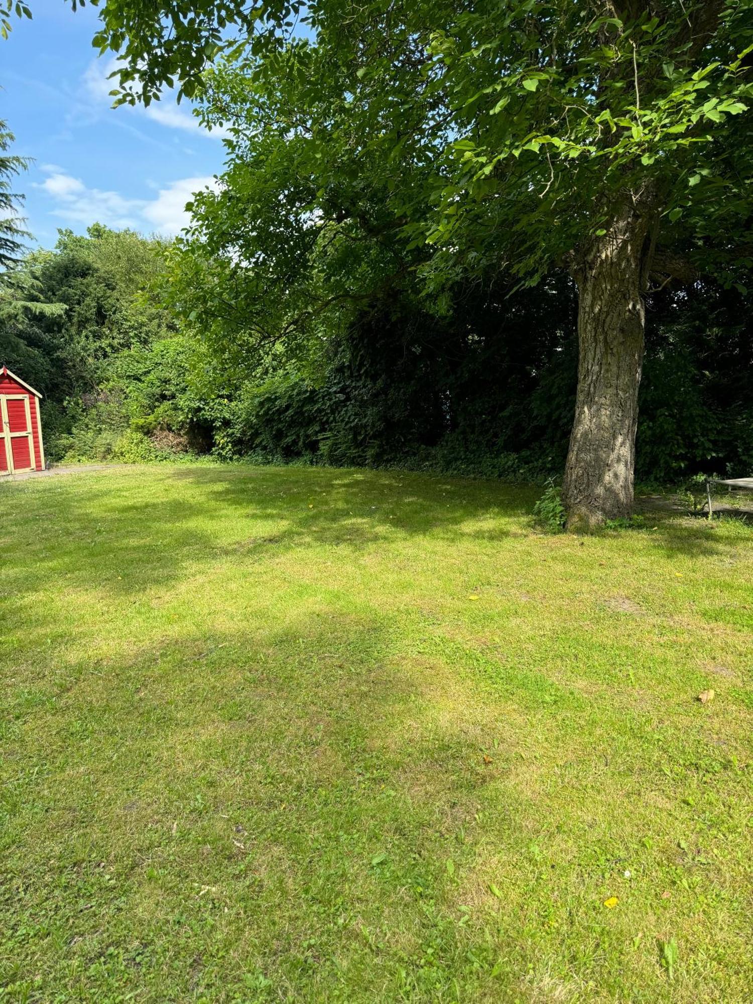 Fc-Apartmenthaus Falkensee Mit Grossem Garten Und Pkw Stellflaechen Bagian luar foto