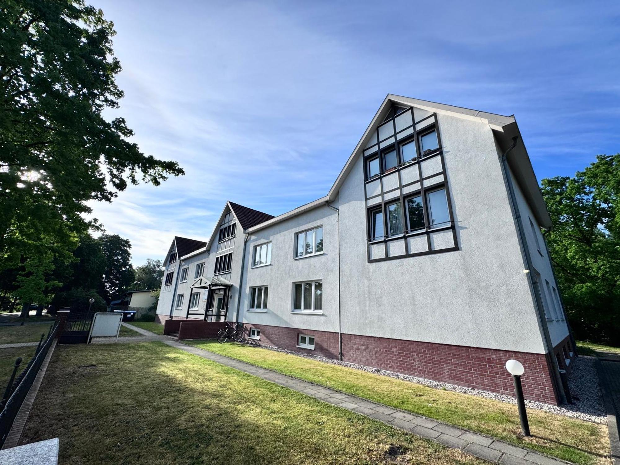 Fc-Apartmenthaus Falkensee Mit Grossem Garten Und Pkw Stellflaechen Bagian luar foto